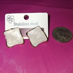 Elegant Gold and Cream Earrings